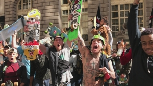 NYC Broadway Bomb Skateboarding Race